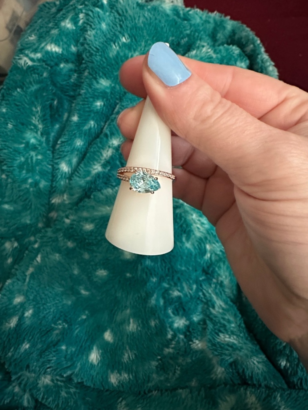 Bomb party size 7 birthday collection rose gold